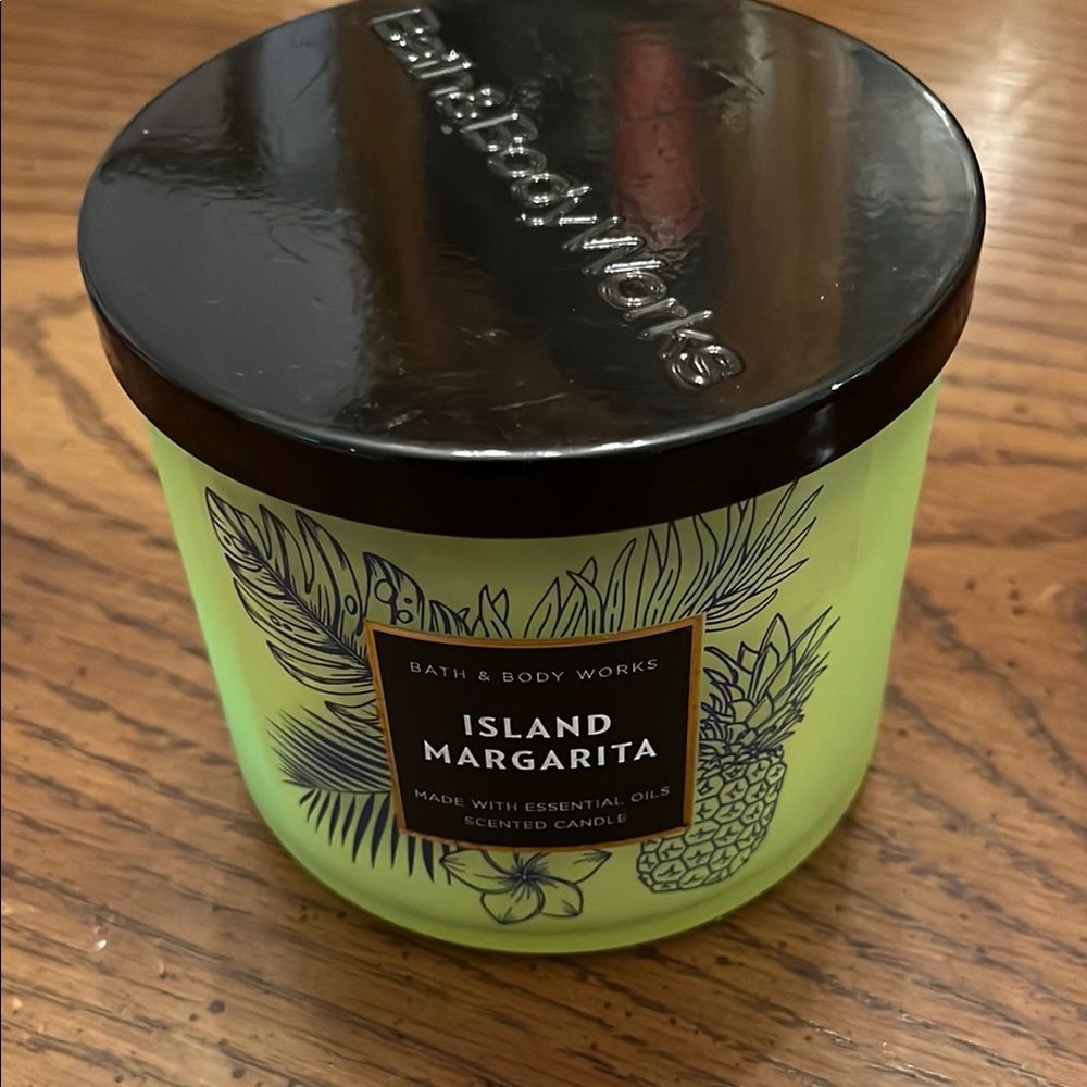 Bath‎ & Body Works Island Margarita Candle - Green